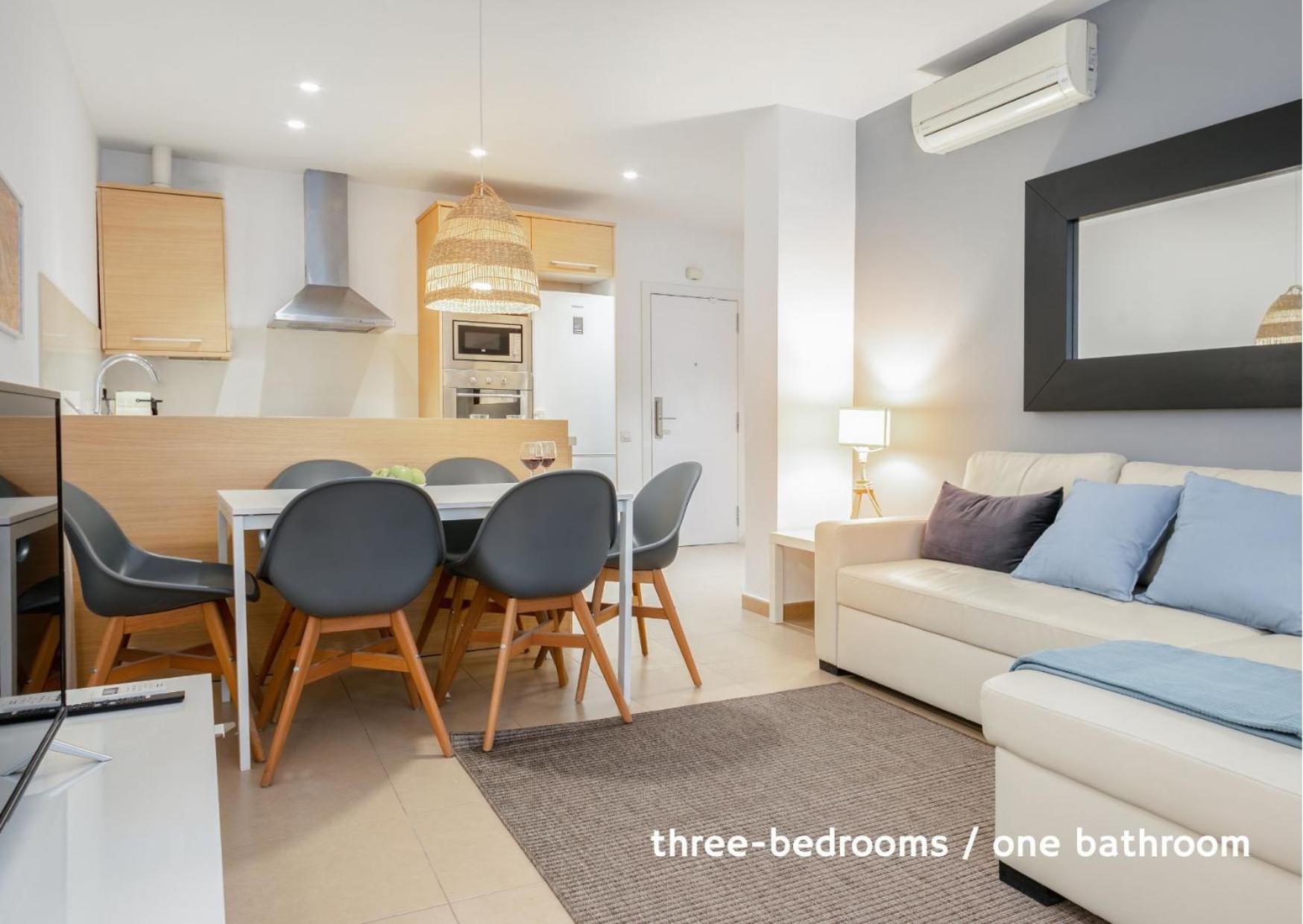 Inside Barcelona Apartments Salva — Photos 1